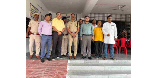 जिला निर्वाचन पदाधिकारी सह जिलाधिकारी ने सिकंदरपुर स्थित वेयरहाउस का किया मासिक निरीक्षण